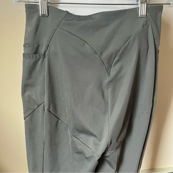 Gymshark Gray/Black Asymmetric Leggings size Medium - Picture 8 of 9